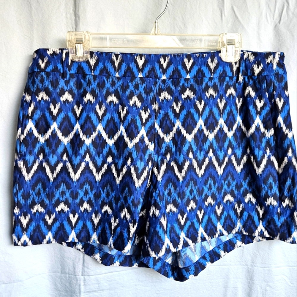 Spanx Sunshine Shorts in Blue/Black/White Ikat Print - Size XL